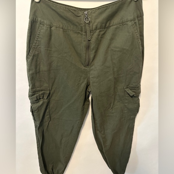 Wild Fable Women’s Army Green Tapered Ankle Cargo Jogger Pant Size 12 - Picture 1 of 2